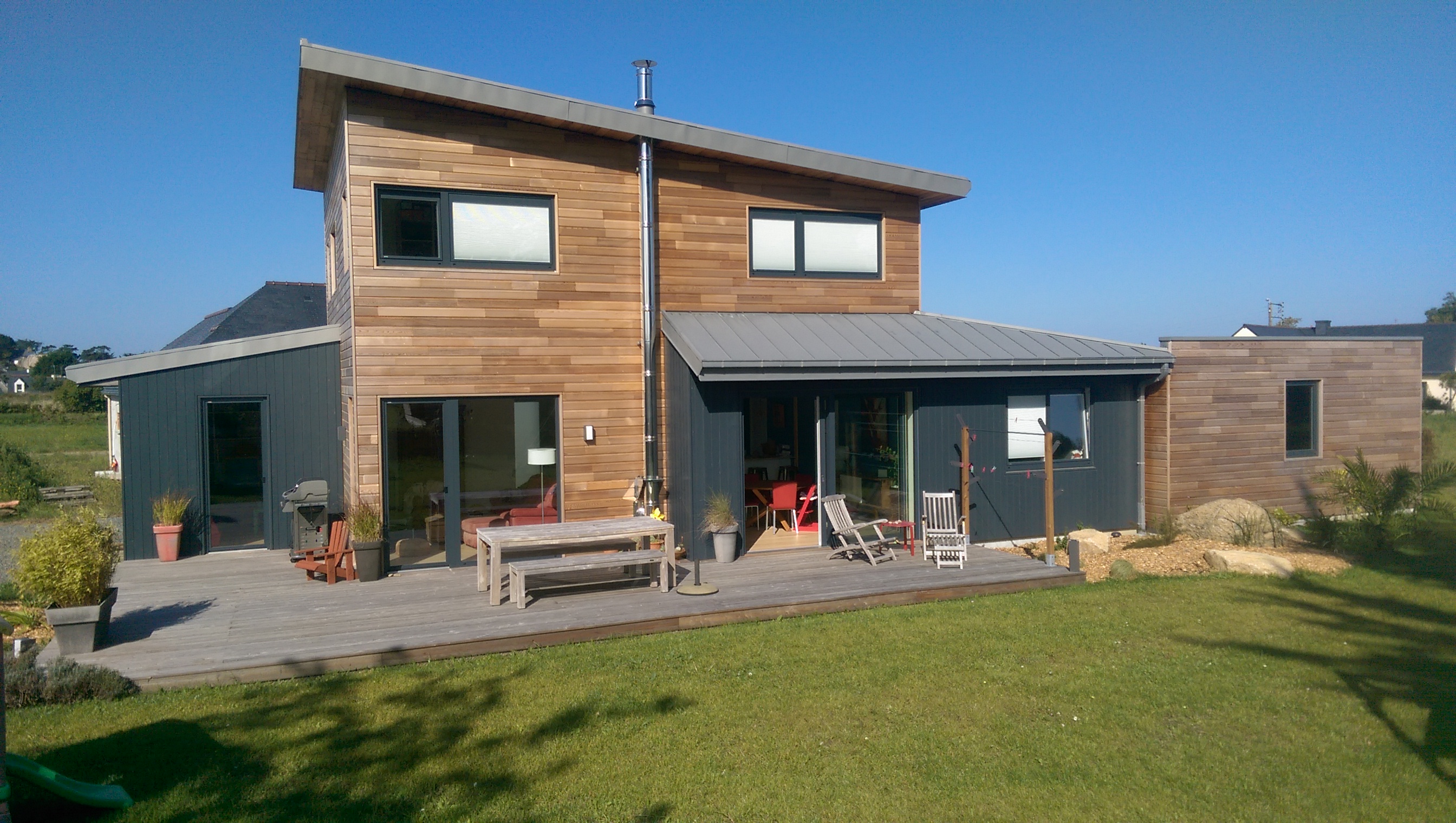 Construction de maisons en bois GLV : maison à étage avec toiture en zinc